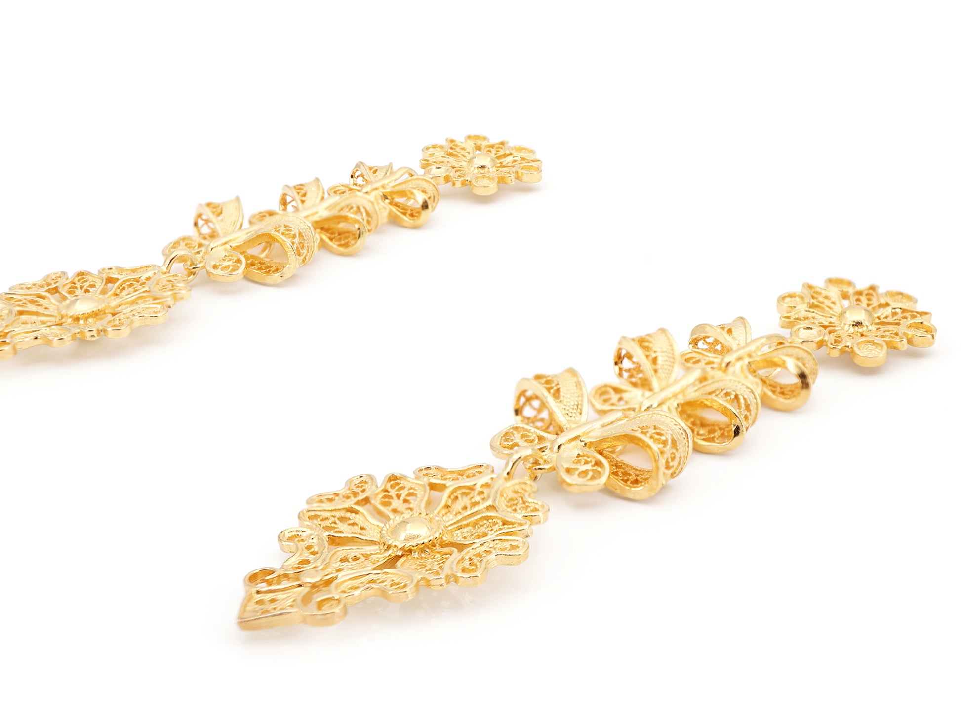 Brincos Compridos Laços Articulados, Filigrana Portuguesa, Prata de Lei 925 Dourada - Perspectiva, Vista de Frente