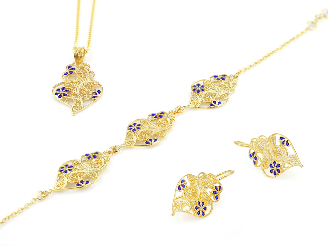 Conjunto Brincos, Pulseira e Colar Coração com Flores Esmalte, Filigrana Portuguesa, Prata de Lei 925 Dourada