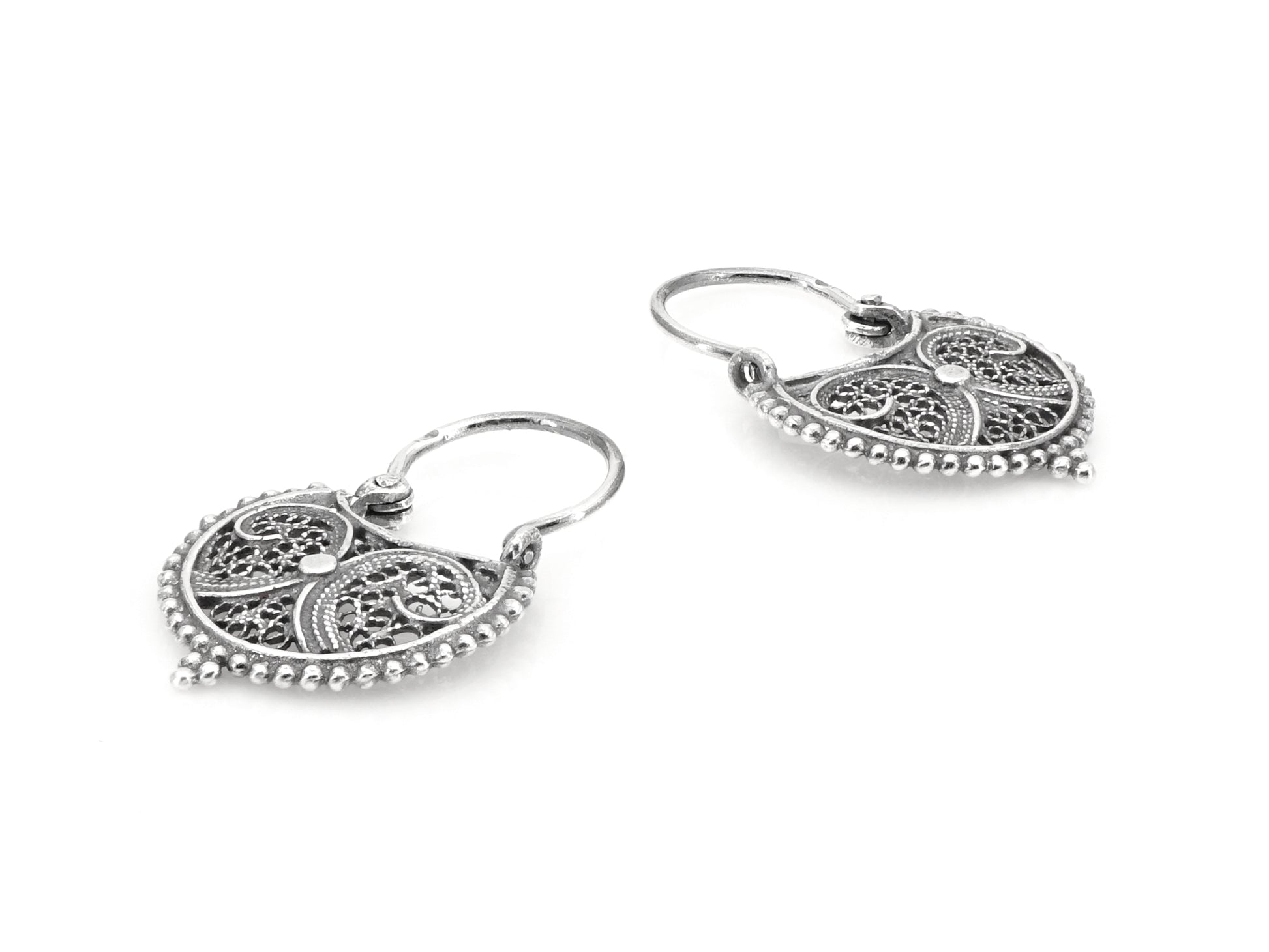 Brincos Mini Arrecadas Redondas, Filigrana Portuguesa, Prata de Lei 925 - Perspectiva, Vista de Frente