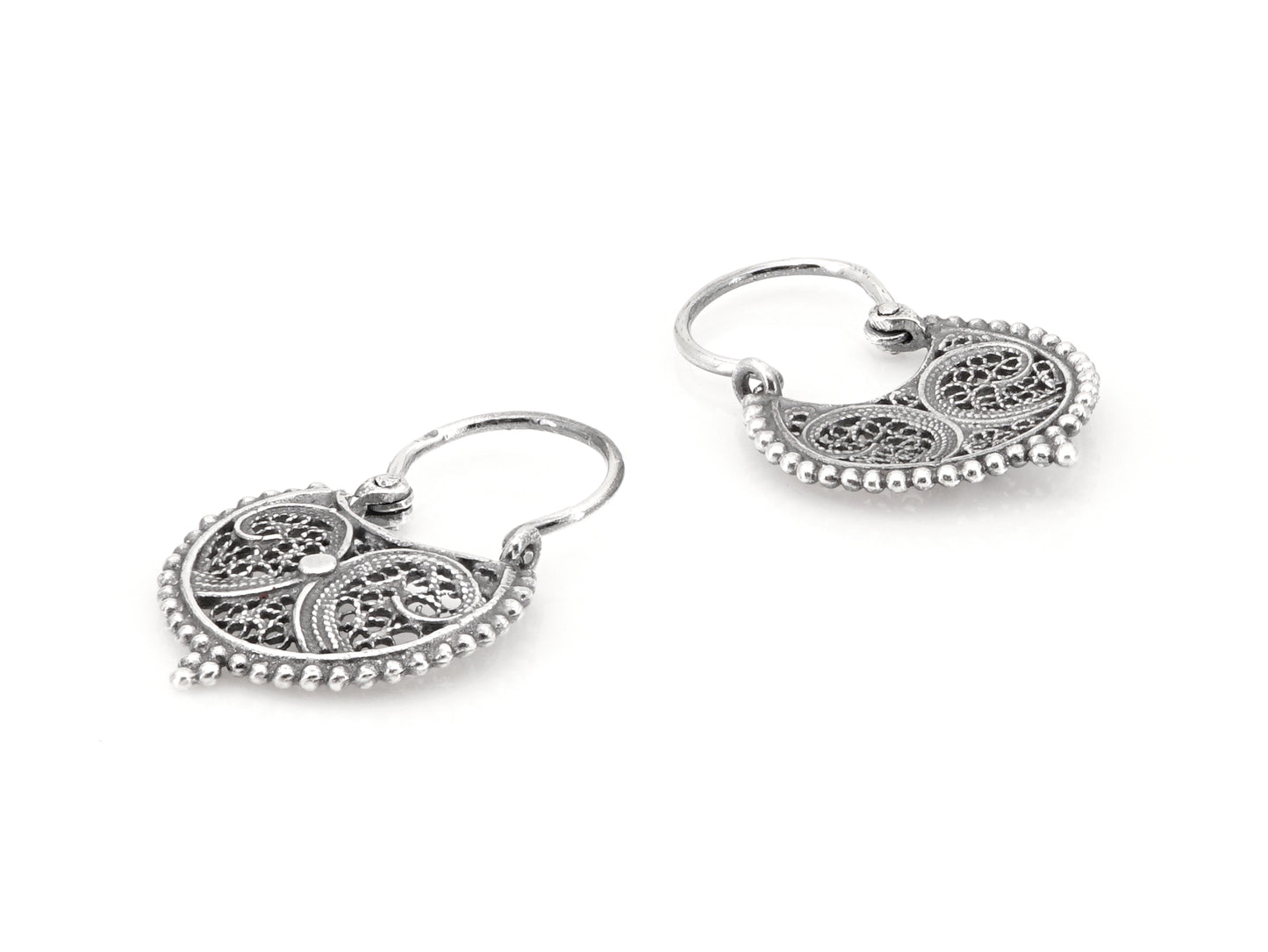 Brincos Mini Arrecadas Redondas, Filigrana Portuguesa, Prata de Lei 925 - Perspectiva, Vista de Frente e Vista de Trás