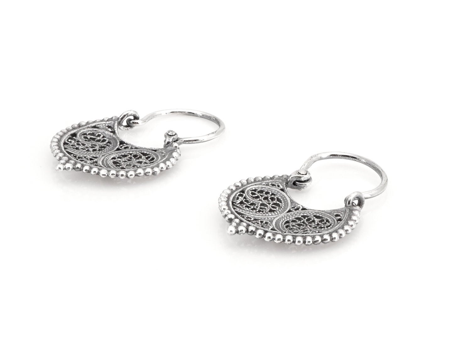 Brincos Mini Arrecadas Redondas, Filigrana Portuguesa, Prata de Lei 925 - Perspectiva, Vista de Trás