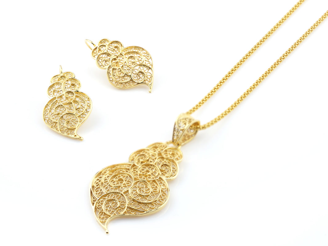 Conjunto Brincos e Colar Coração Espirais, Filigrana Portuguesa, Prata de Lei 925 Dourada