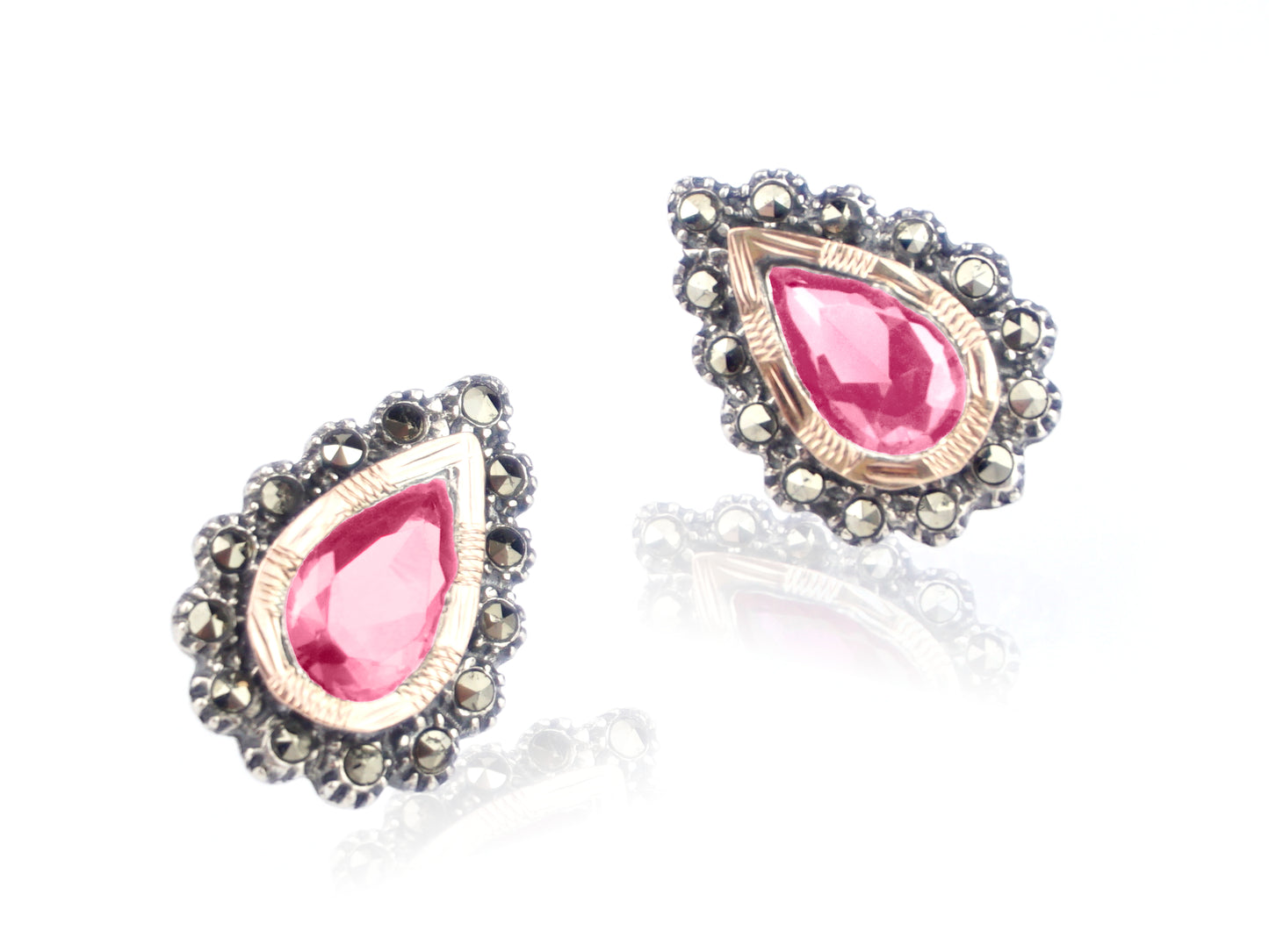 Brincos Marcassites Lágrima Pedra Rosa, Prata de Lei 925 e Ouro 9k - Perspectiva