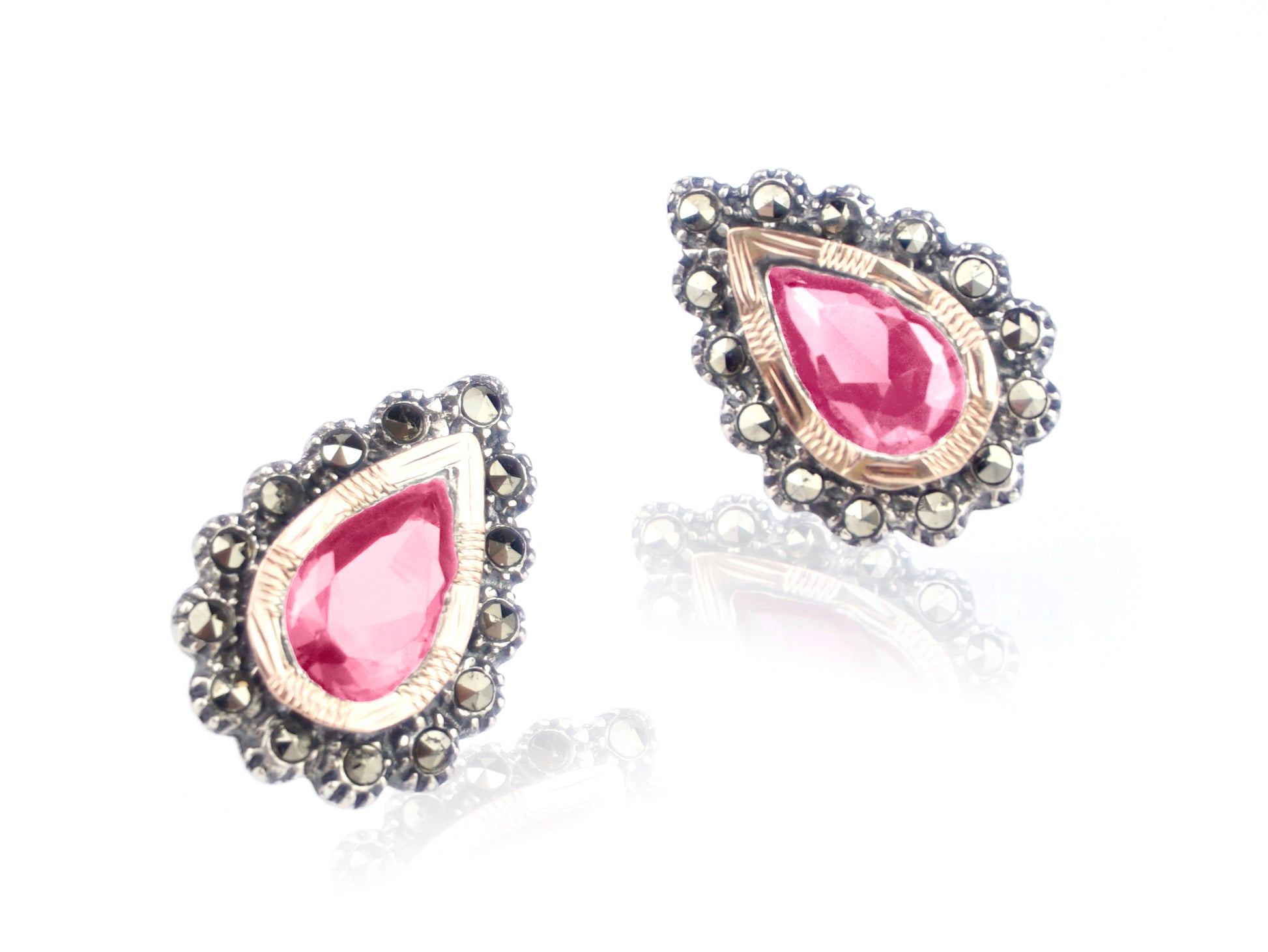 Brincos Marcassites Lágrima Pedra Rosa, Prata de Lei 925 e Ouro 9k - Perspectiva