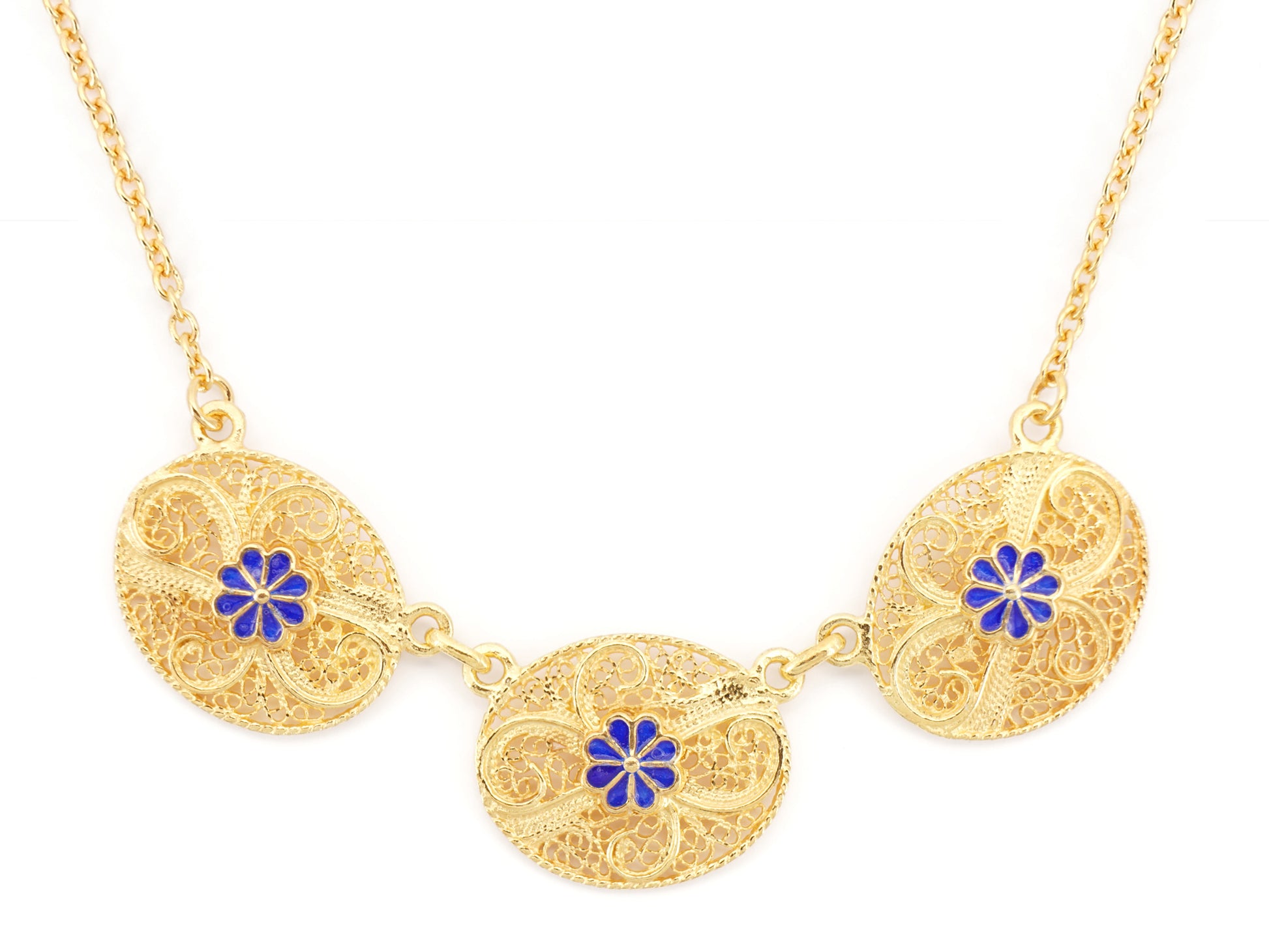 Colar Três Ovais com Flor Esmaltada, Filigrana Portuguesa, Prata de Lei 925 Dourada - Vista de Frente