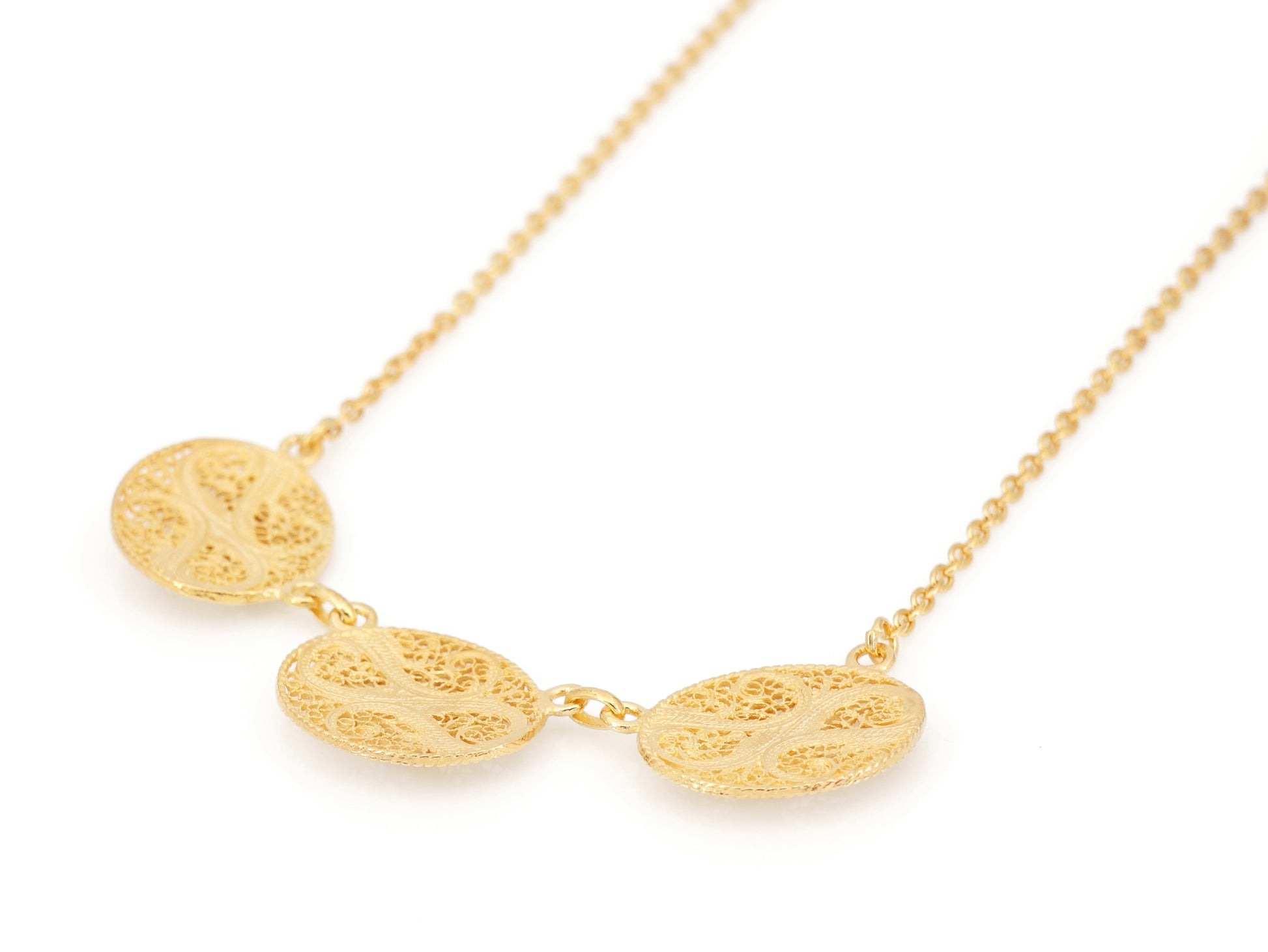 Colar Três Ovais com Flor Esmaltada, Filigrana Portuguesa, Prata de Lei 925 Dourada - Vista de Trás