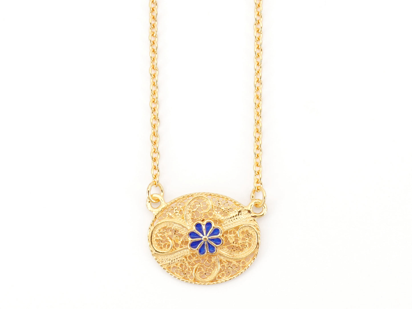 Colar Oval com Flor Esmaltada, Filigrana Portuguesa, Prata de Lei 925 Dourada - Vista de Frente