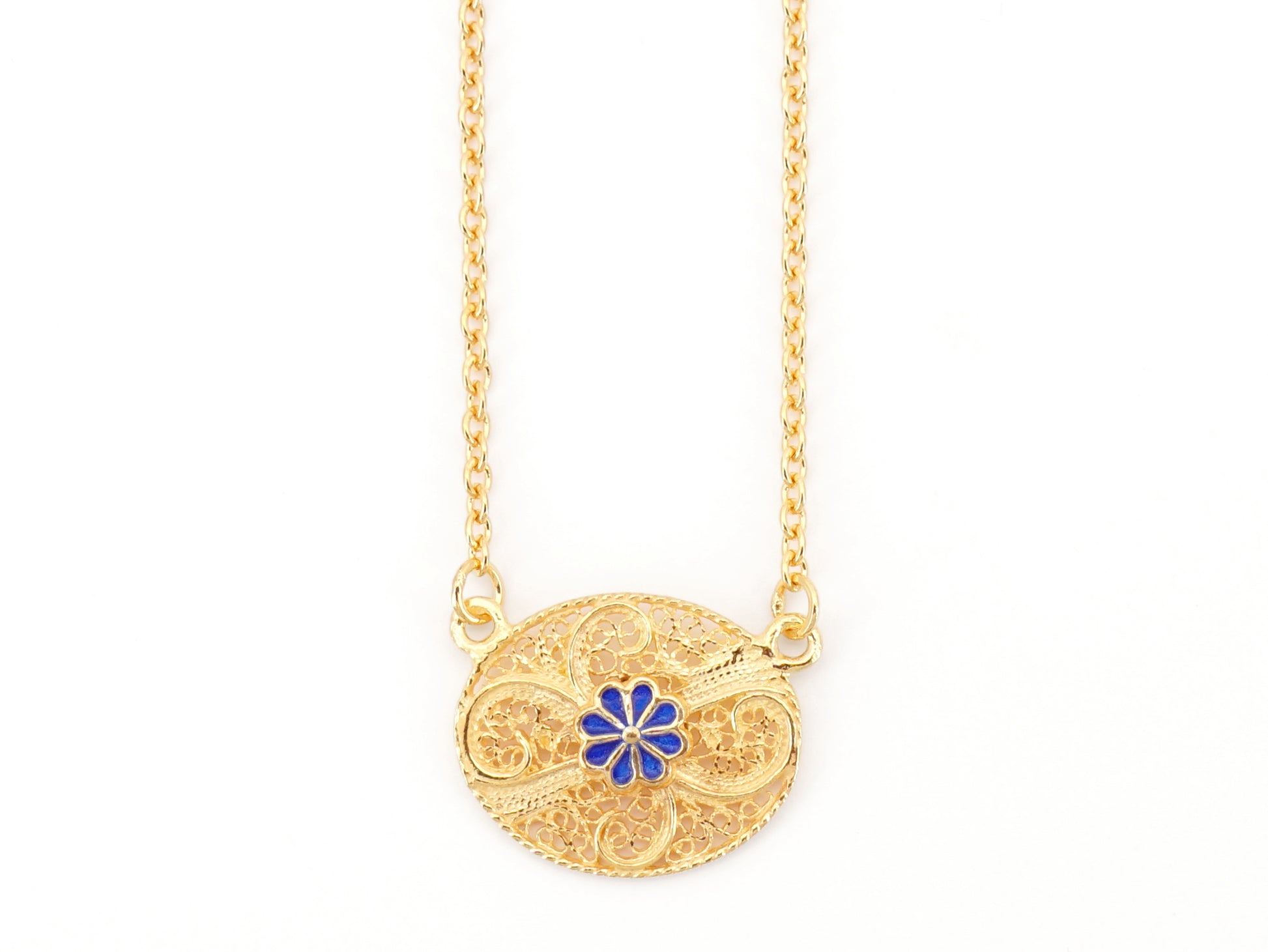 Colar Oval com Flor Esmaltada, Filigrana Portuguesa, Prata de Lei 925 Dourada - Vista de Frente