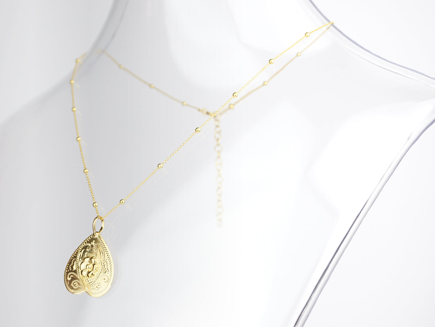 Colar Esferas com Coração Invertido ESTREITO, Prata de Lei 925 Dourada - Colar em Exposição