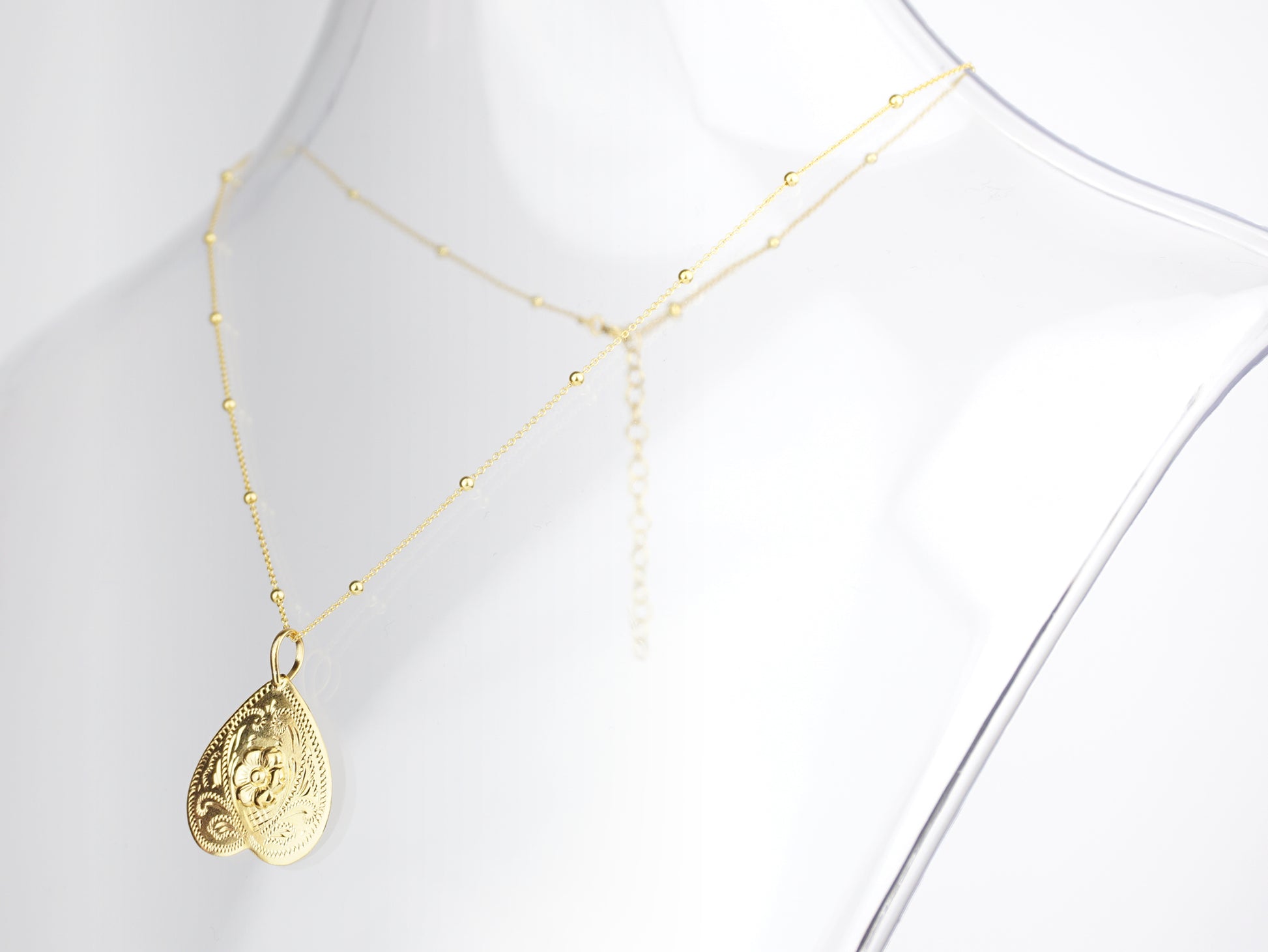 Colar Esferas com Coração Invertido ESTREITO, Prata de Lei 925 Dourada - Colar em Exposição