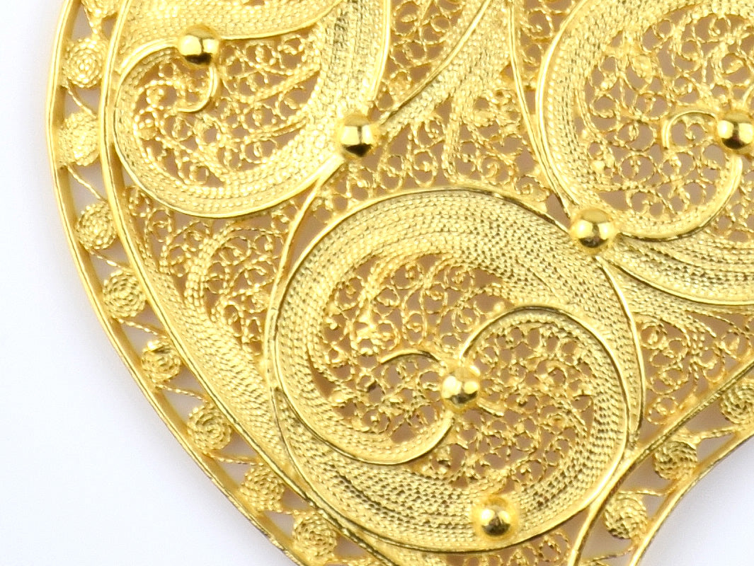 Colar Medalha Coração Moldura Grande, Filigrana Portuguesa, Prata de Lei 925 Dourada - Pormenor