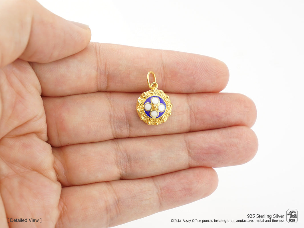 Medalha Caramujo Clássico, Filigrana Portuguesa, Prata de Lei 925 Dourada - Pormenor na Mão