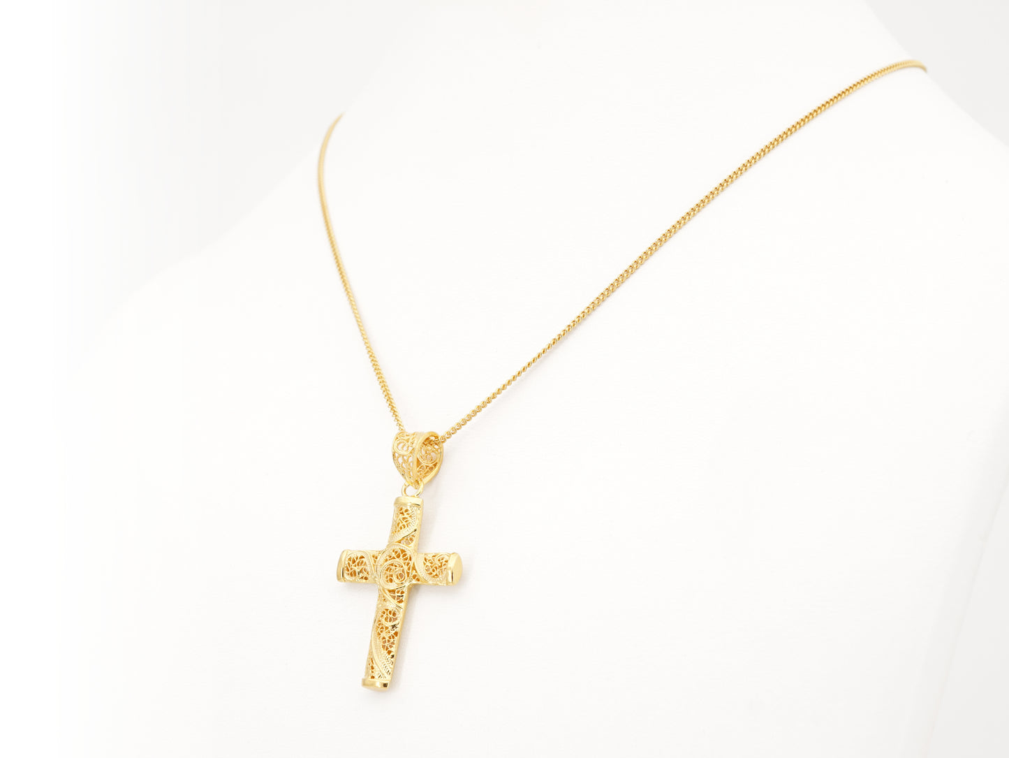 Colar com Cruz, Filigrana Portuguesa, Prata de Lei 925 Dourada - Colar em Exposição, Perspectiva