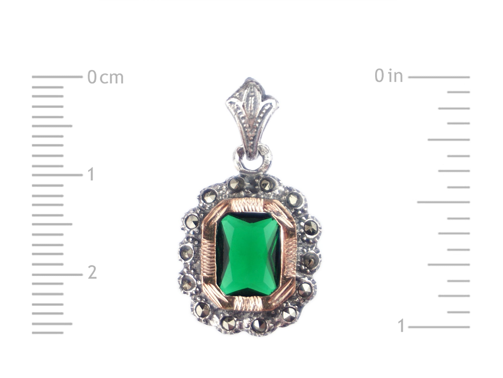 Medalha Marcassites Rectangular com Pedra Verde, Prata de Lei 925 e Ouro 9k - Medidas