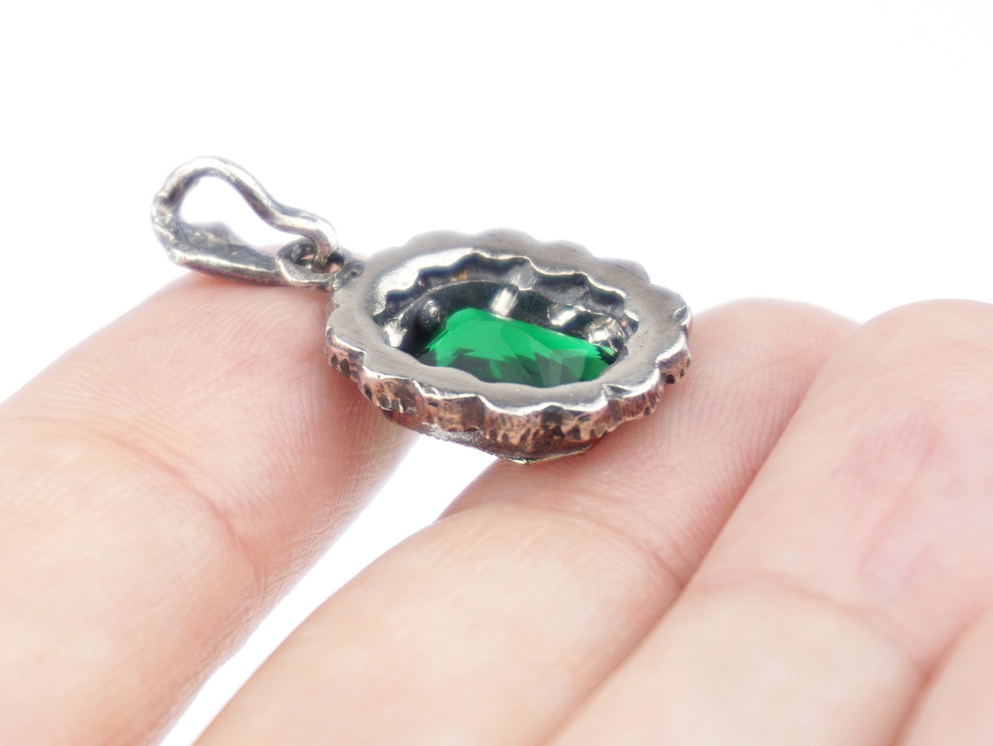 Medalha Marcassites Rectangular com Pedra Verde, Prata de Lei 925 e Ouro 9k - Vista de Trás