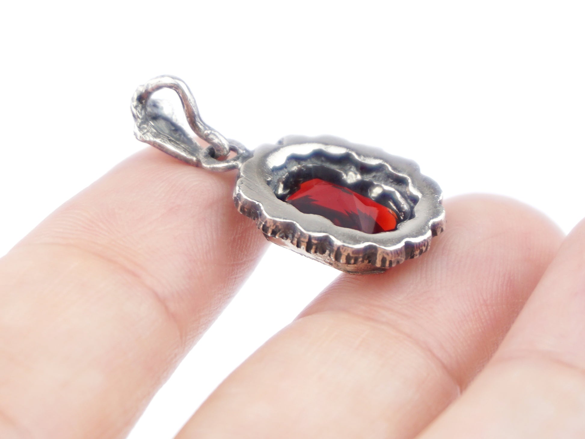 Medalha Marcassites Rectangular com Pedra Vermelha, Prata de Lei 925 e Ouro 9k - Vista de Trás