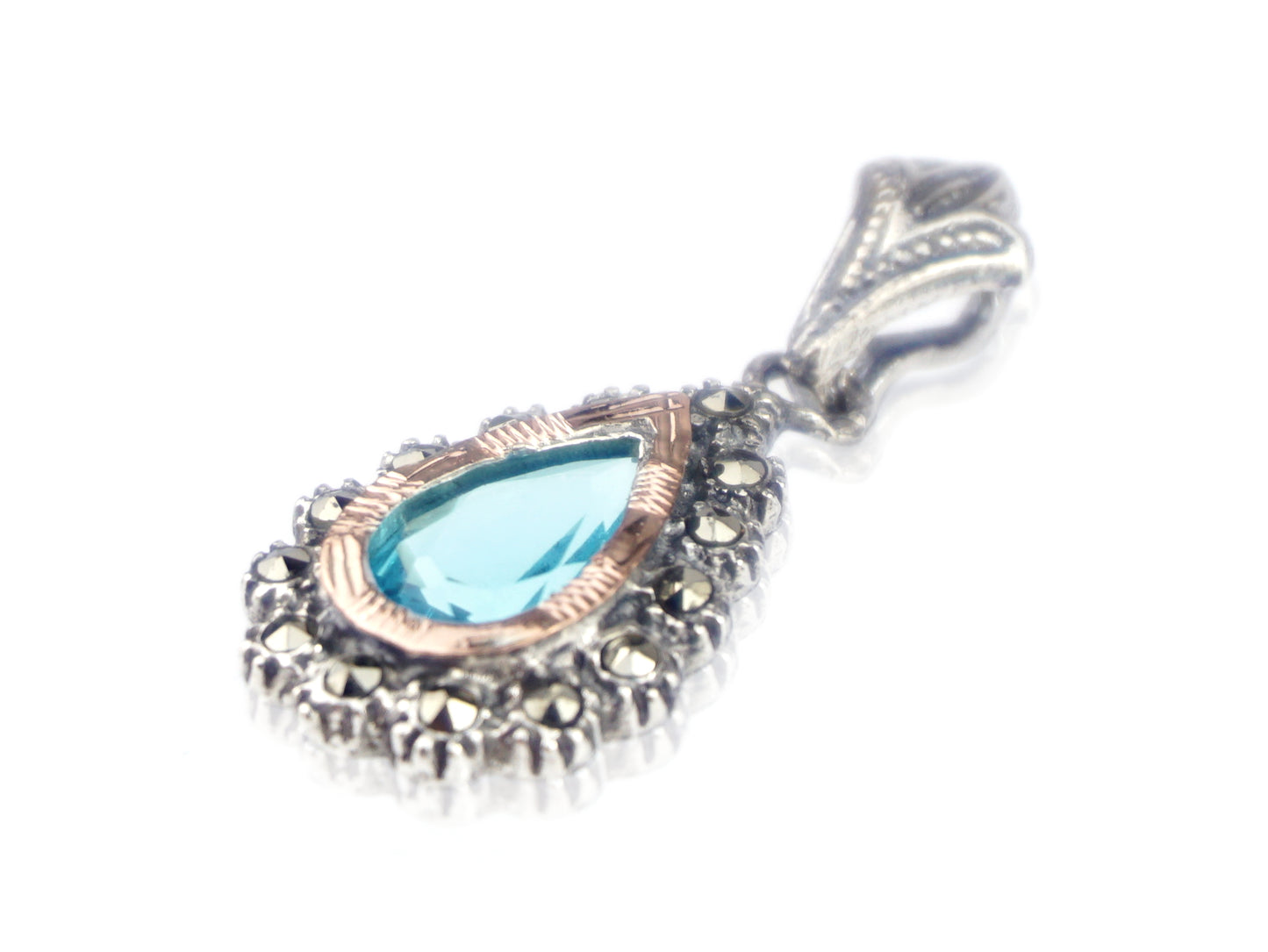 Medalha Lágrima Marcassites e Pedra Azul-Água, Prata de Lei 925 e Ouro 9k - Perspectiva