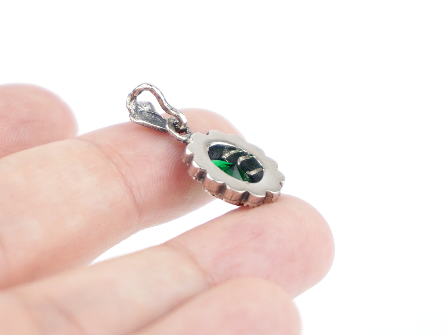 Medalha Oval Marcassites e Pedra Verde, Prata de Lei 925 e Ouro 9k - Vista de Trás