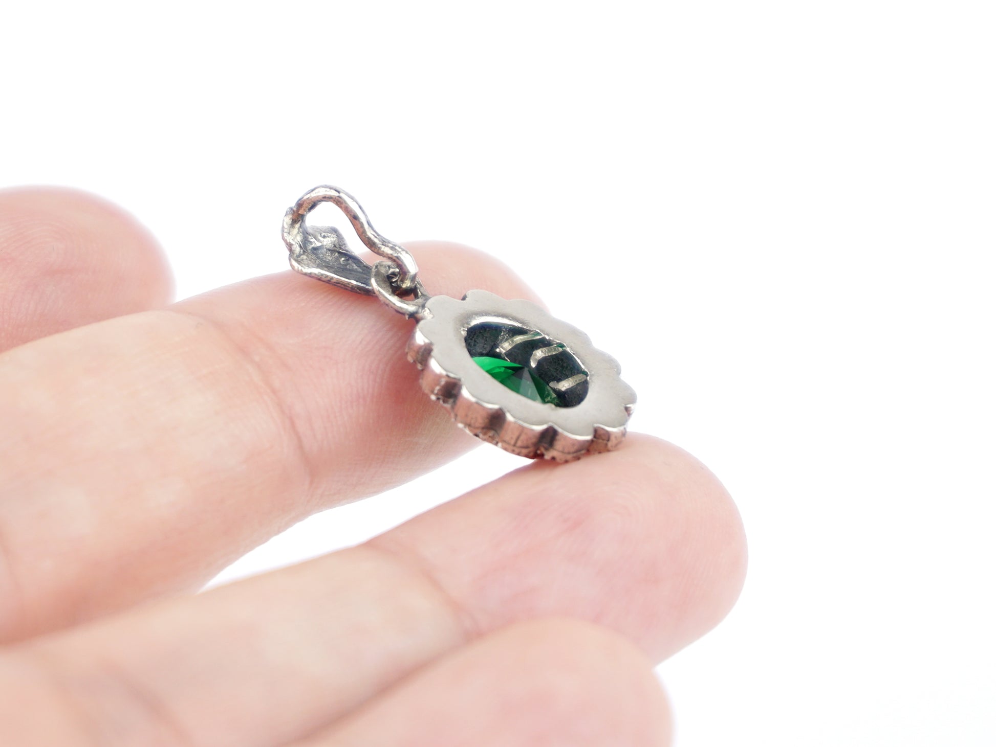 Medalha Oval Marcassites e Pedra Verde, Prata de Lei 925 e Ouro 9k - Vista de Trás