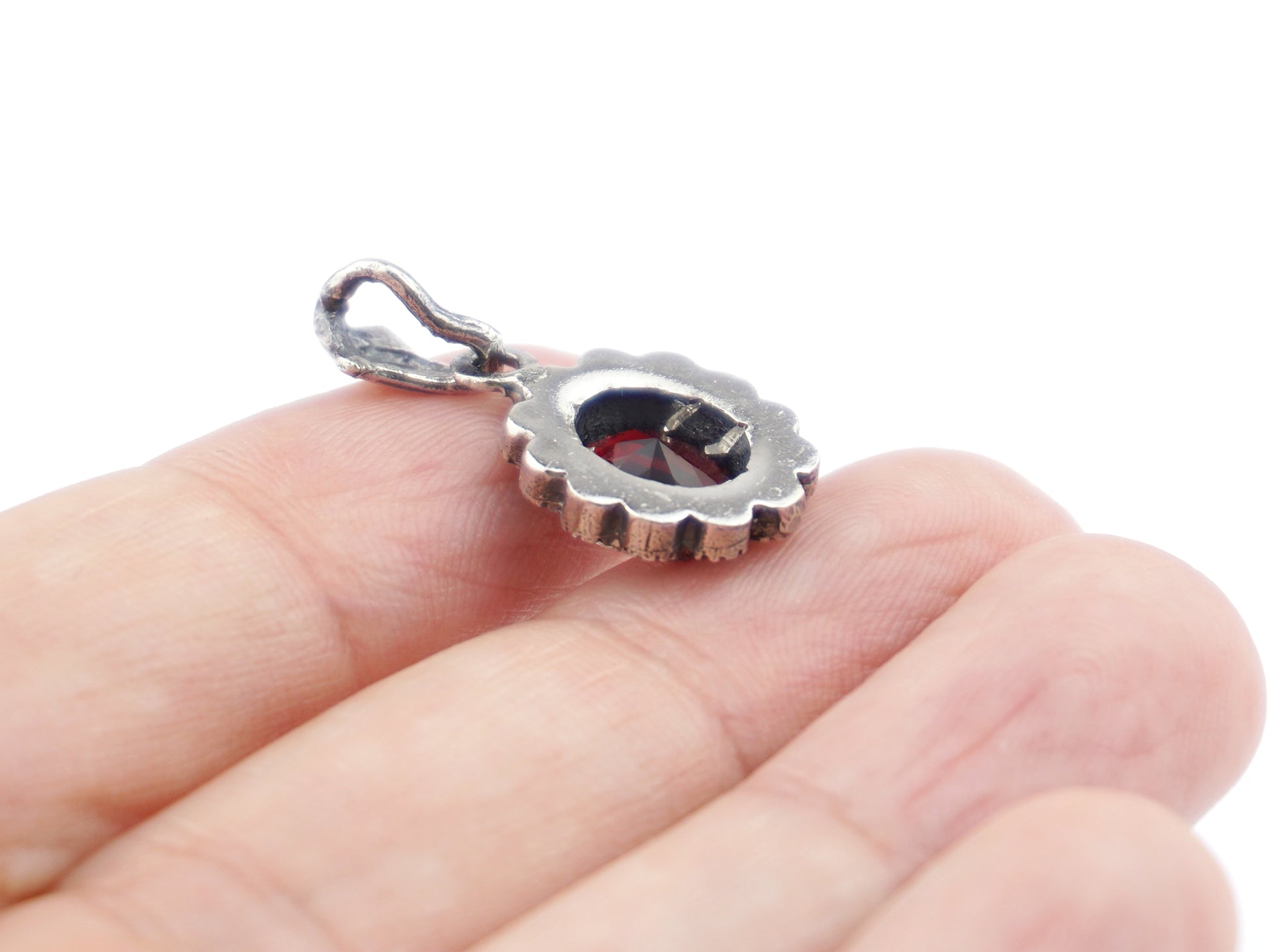 Medalha Oval Marcassites e Pedra Vermelha, Prata de Lei 925 e Ouro 9k - Vista de Trás