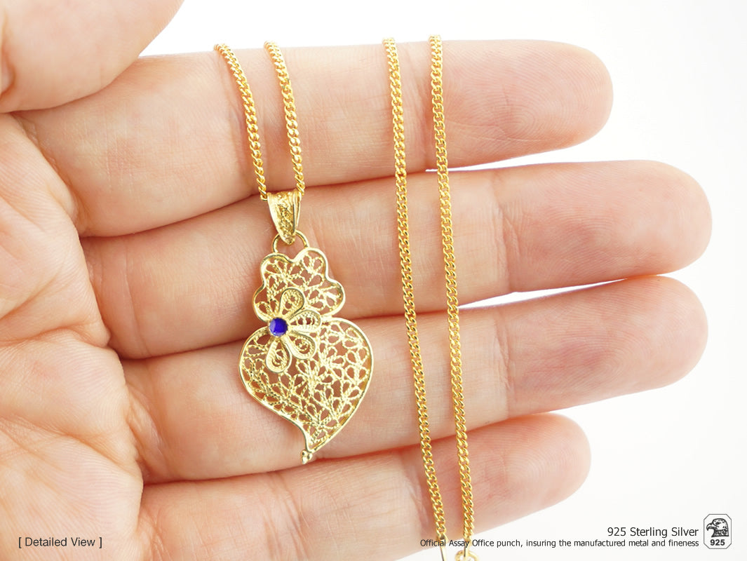 Colar Coração Pequeno Flor, Filigrana Portuguesa, Prata de Lei 925 Dourada - Colar na mão
