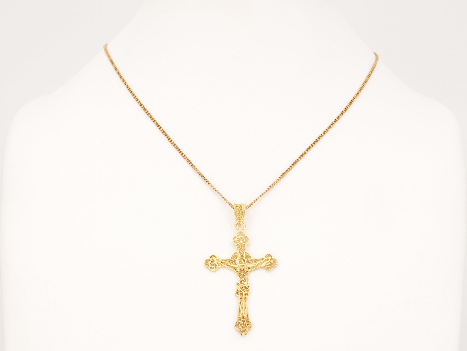 Colar com Cruz, Filigrana Portuguesa, Prata de Lei 925 Dourada - Colar em Exposição, Vista de Frente