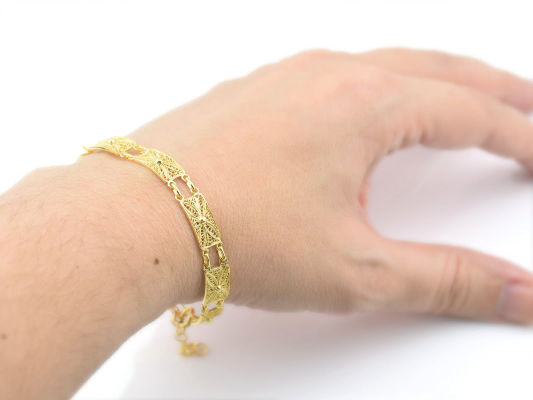 Pulseira Rectângulos, Filigrana Portuguesa, Prata de Lei 925 Dourada - Pormenor Pulseira no Pulso