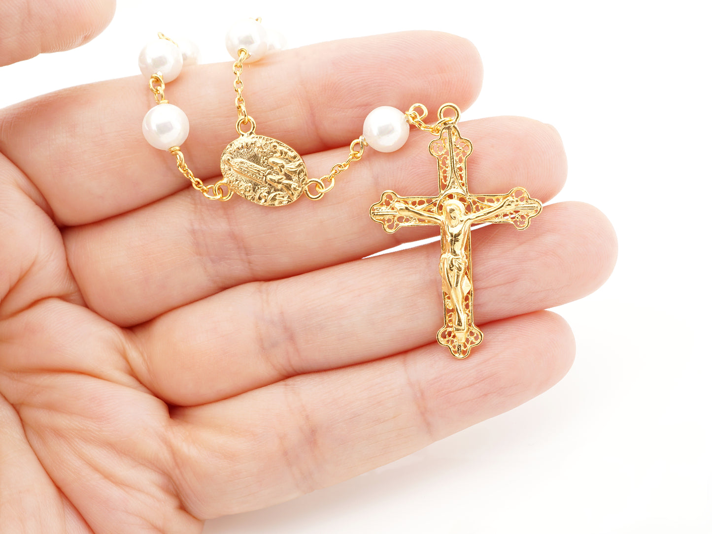 Mini Terço Dezena Filigrana Portuguesa com Pérolas - Pormenor na Mão