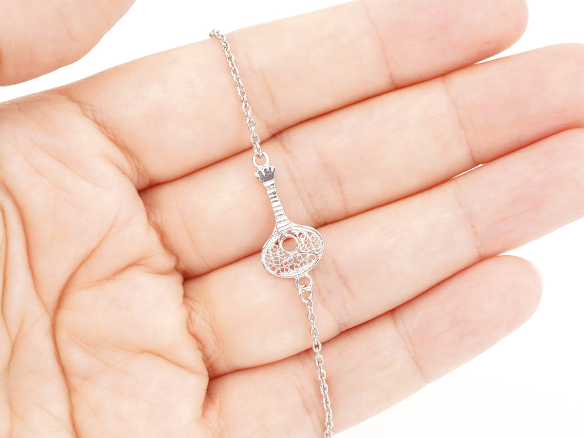 Pulseira Mini Guitarra Portuguesa, Filigrana Portuguesa, Prata de Lei 925 - Pormenor na Mão