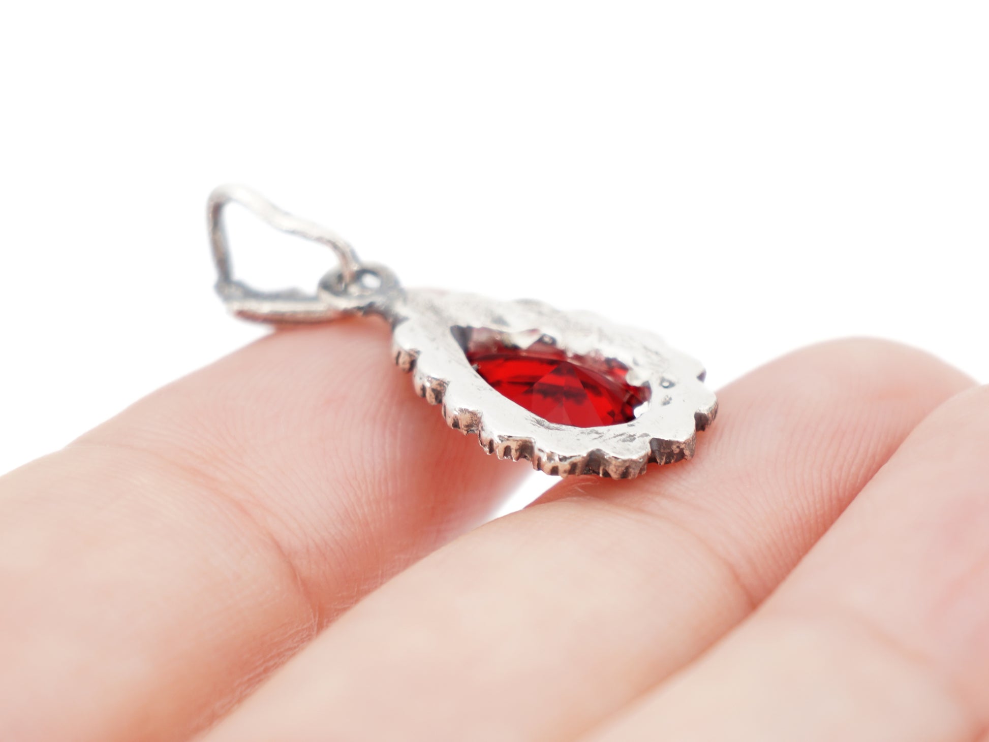 Medalha Lágrima Marcassites e Pedra Vermelha, Prata de Lei 925 e Ouro 9k - Vista de Trás