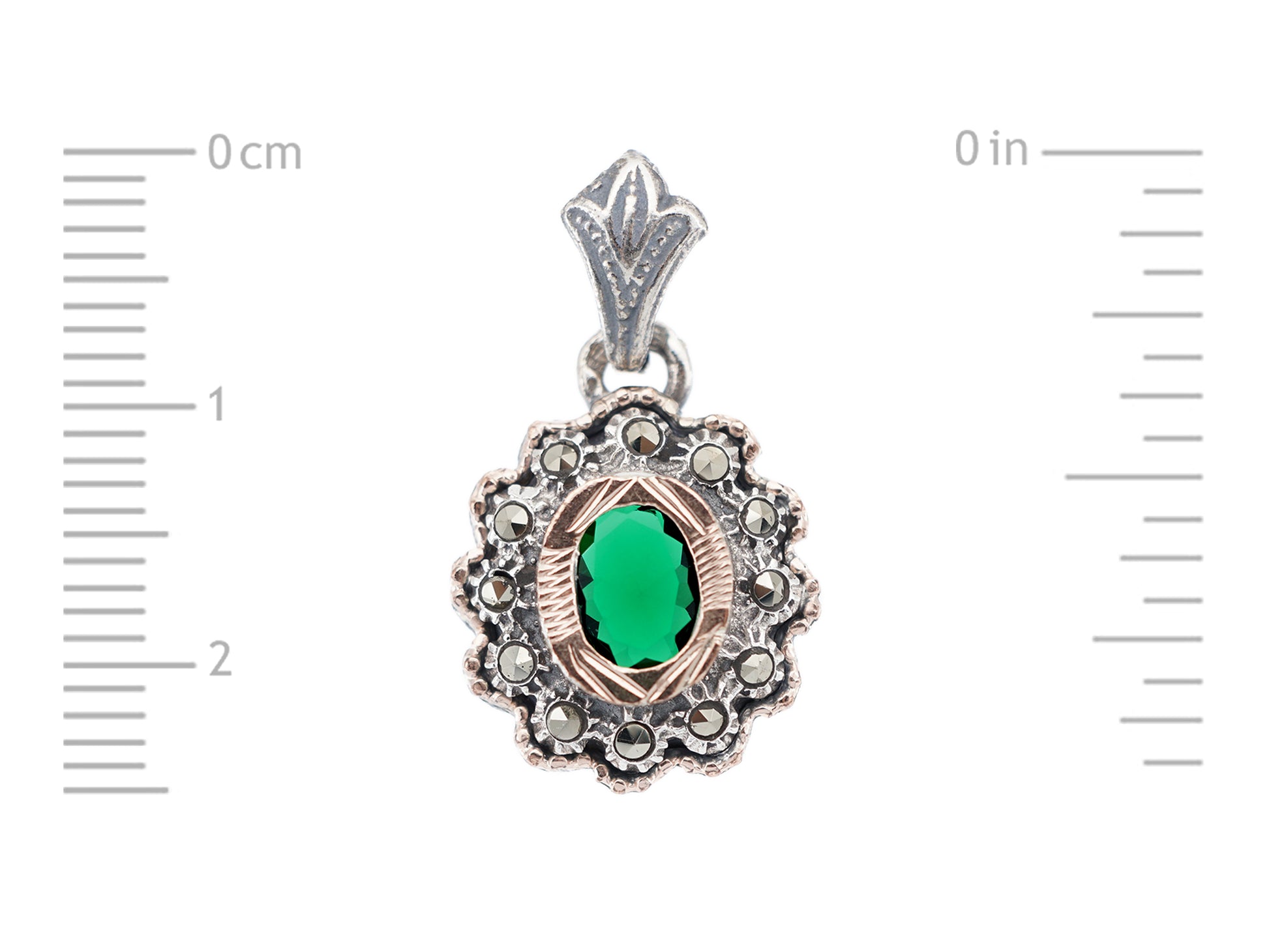 Medalha Oval com Rebordo, Marcassites e Pedra Verde, Prata de Lei 925 e Ouro 9k - Medidas