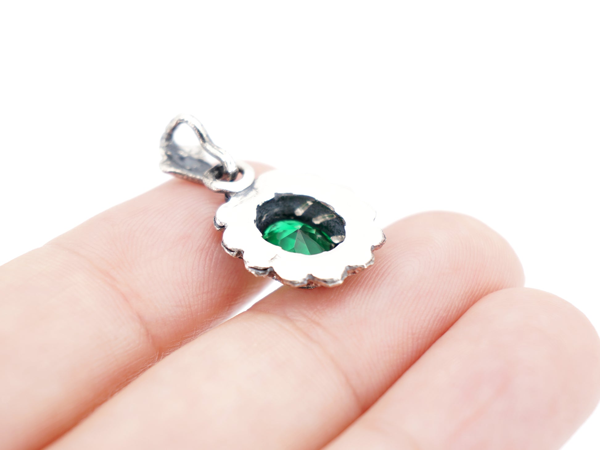 Medalha Oval com Rebordo, Marcassites e Pedra Verde, Prata de Lei 925 e Ouro 9k - Vista de Trás