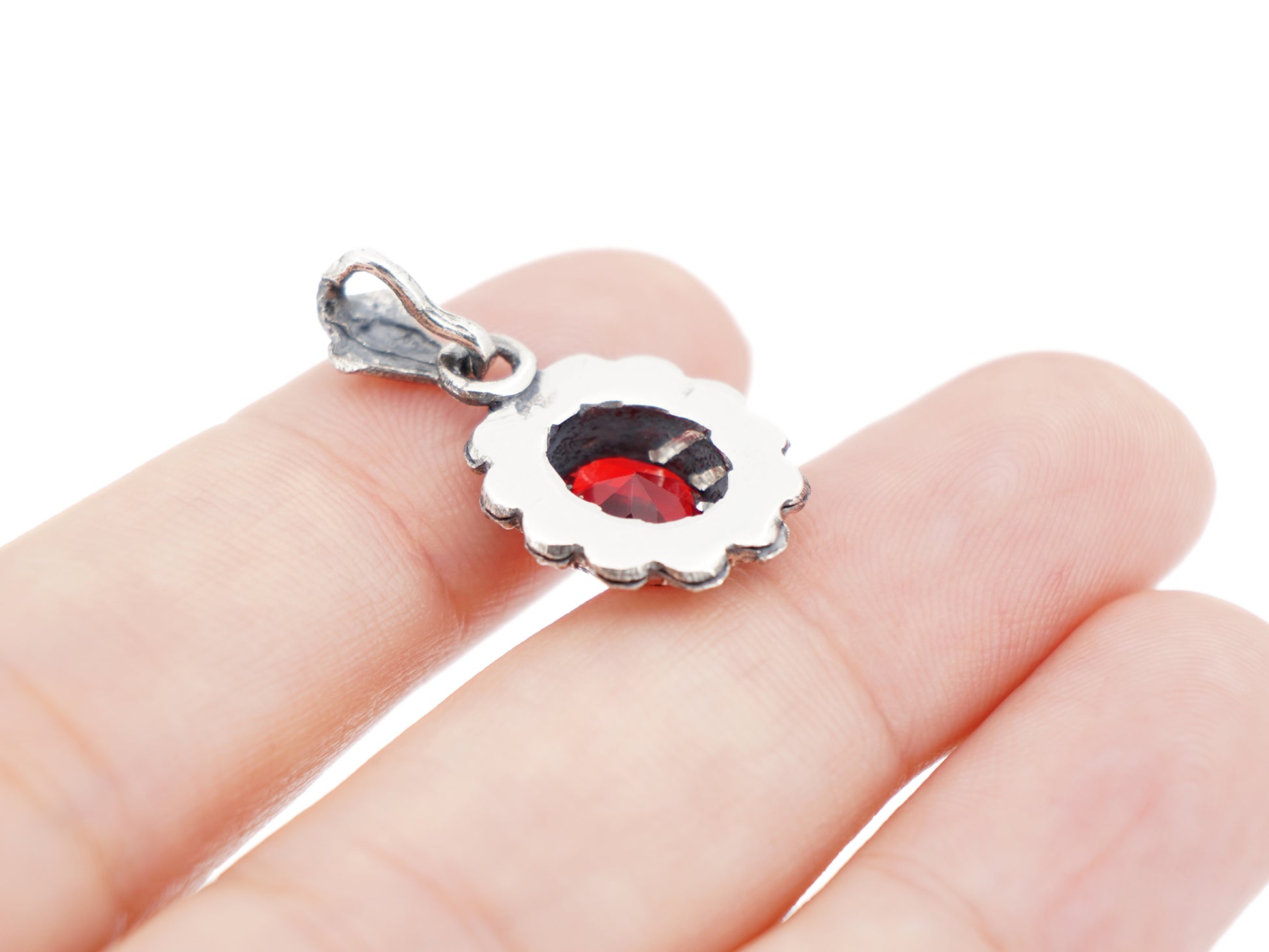 Medalha Oval com Rebordo, Marcassites e Pedra Vermelha, Prata de Lei 925 e Ouro 9k - Vista de Trás