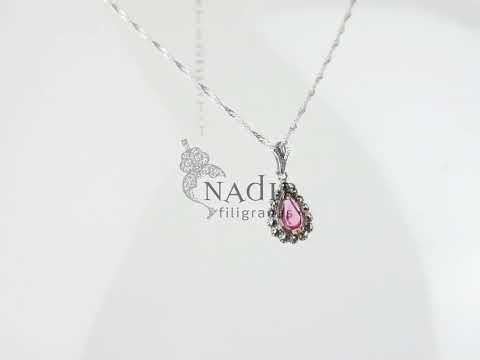 Colar Medalha Marcassites Lágrima com Pedra Rosa, Prata de Lei 925 e Ouro 9k - Vídeo