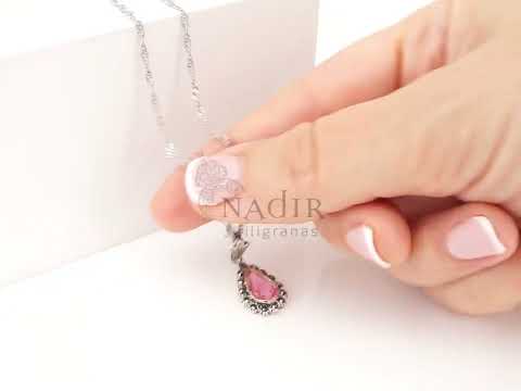 Colar Medalha Marcassites Lágrima com Pedra Rosa, Prata de Lei 925 e Ouro 9k - Vídeo